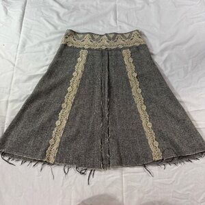 G72. Minimi Elegant Gray‎ Lace-Trimmed Skirt (S)